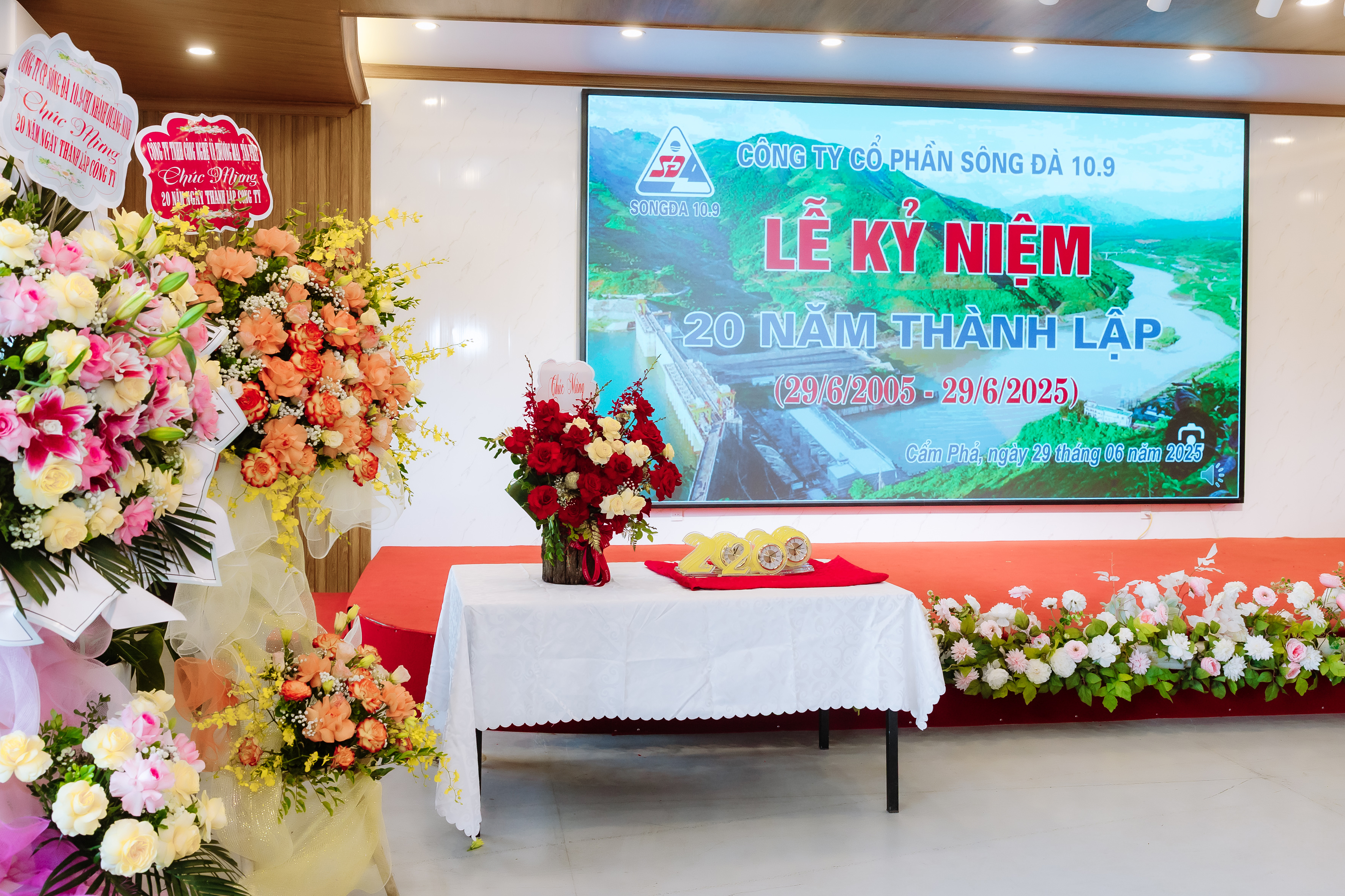 LỄ KỶ NIỆM 20 NĂM THÀNH LẬP CÔNG TY 